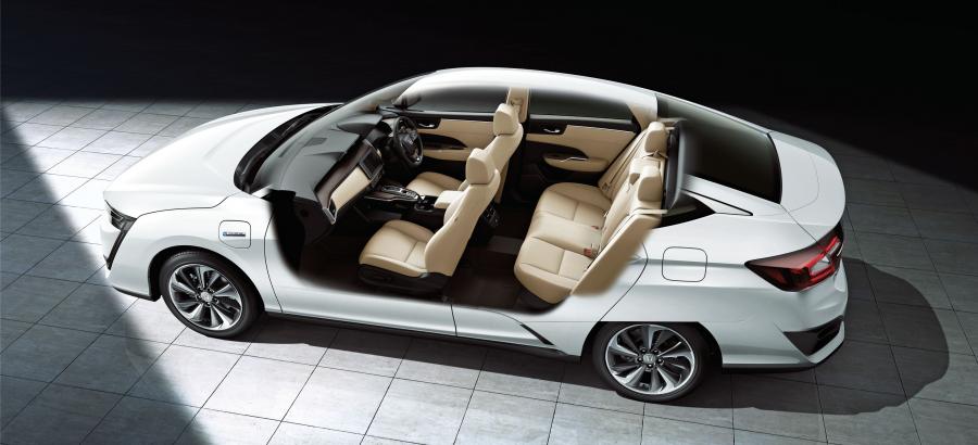 Интерьер Honda Clarity Plug-In Hybrid 2018 года  (JP) (фото 11 из 11)